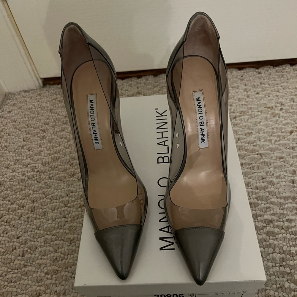 Manolo Blahnik Pacha PVC Cap-Toe Pump In Patent Silver - Picture 2 of 14